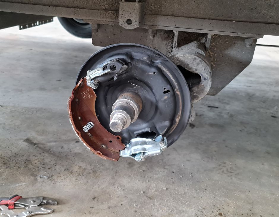 Replacing drums and linings on trailer