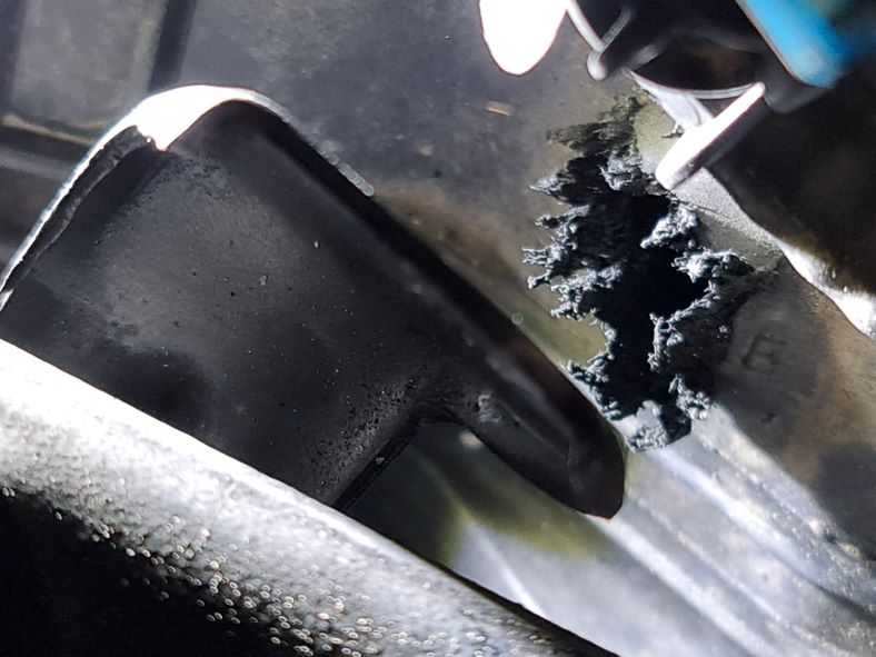 Hole intake manifold